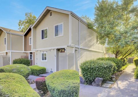 Photo of 566 Santa Alicia Drive, Rohnert Park, CA 94928 (MLS # 325040784)