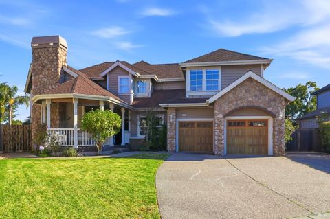 Photo of 39 Erica Court, Novato, CA 94947 (MLS # 326006939)