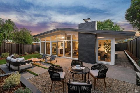 Photo of 364 Hyacinth Way, San Rafael, CA 94903 (MLS # 325094760)