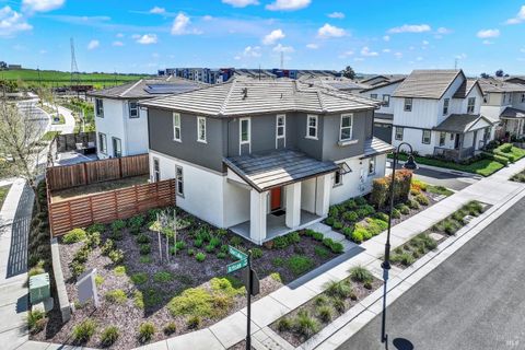 Photo of 2432 Artisan Way, Fairfield, CA 94533 (MLS # 326019752)