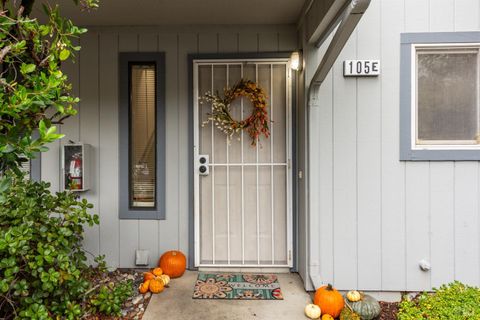Photo of 105 Elbridge Avenue #E, Cloverdale, CA 95425 (MLS # 325097723)