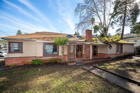 Photo of 832 Brown Street, Healdsburg, CA 95448 (MLS # 325006878)