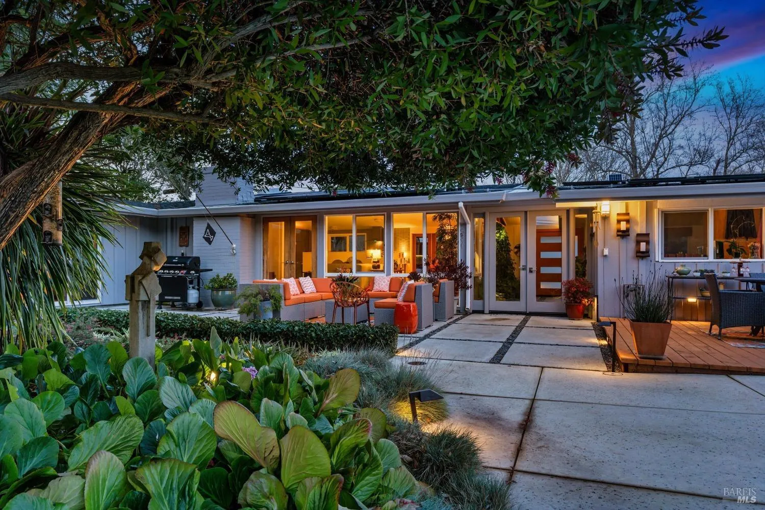 Napa, California 94558, United States, 3 Bedrooms Bedrooms, ,2 BathroomsBathrooms,Residential,Pending,238