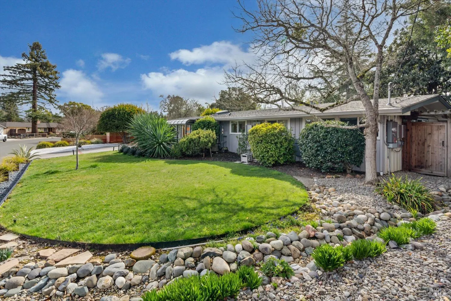 Napa, California 94558, United States, 3 Bedrooms Bedrooms, ,2 BathroomsBathrooms,Residential,Pending,238