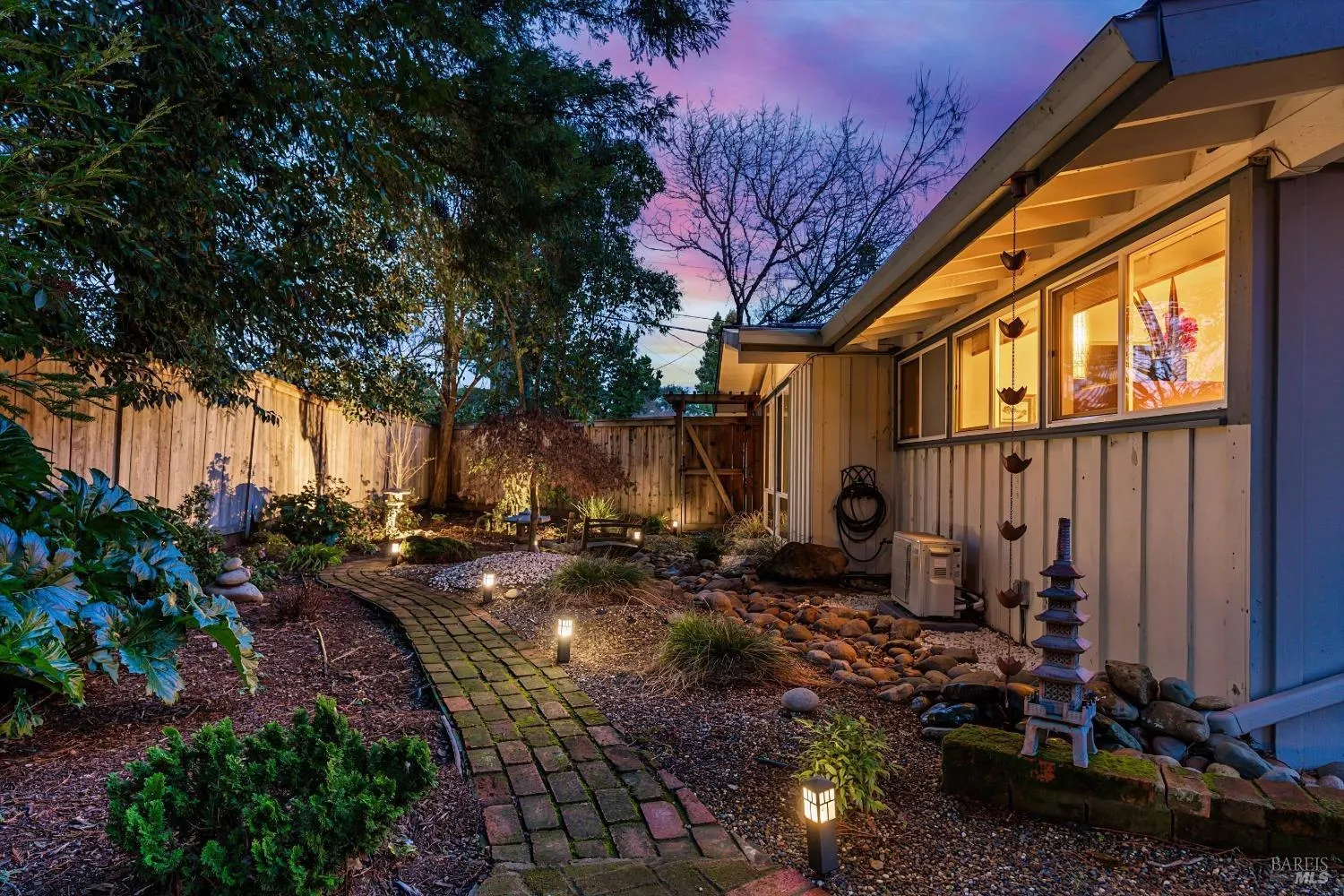 Napa, California 94558, United States, 3 Bedrooms Bedrooms, ,2 BathroomsBathrooms,Residential,Pending,238