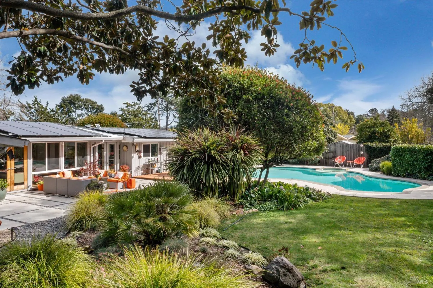 Napa, California 94558, United States, 3 Bedrooms Bedrooms, ,2 BathroomsBathrooms,Residential,Pending,238