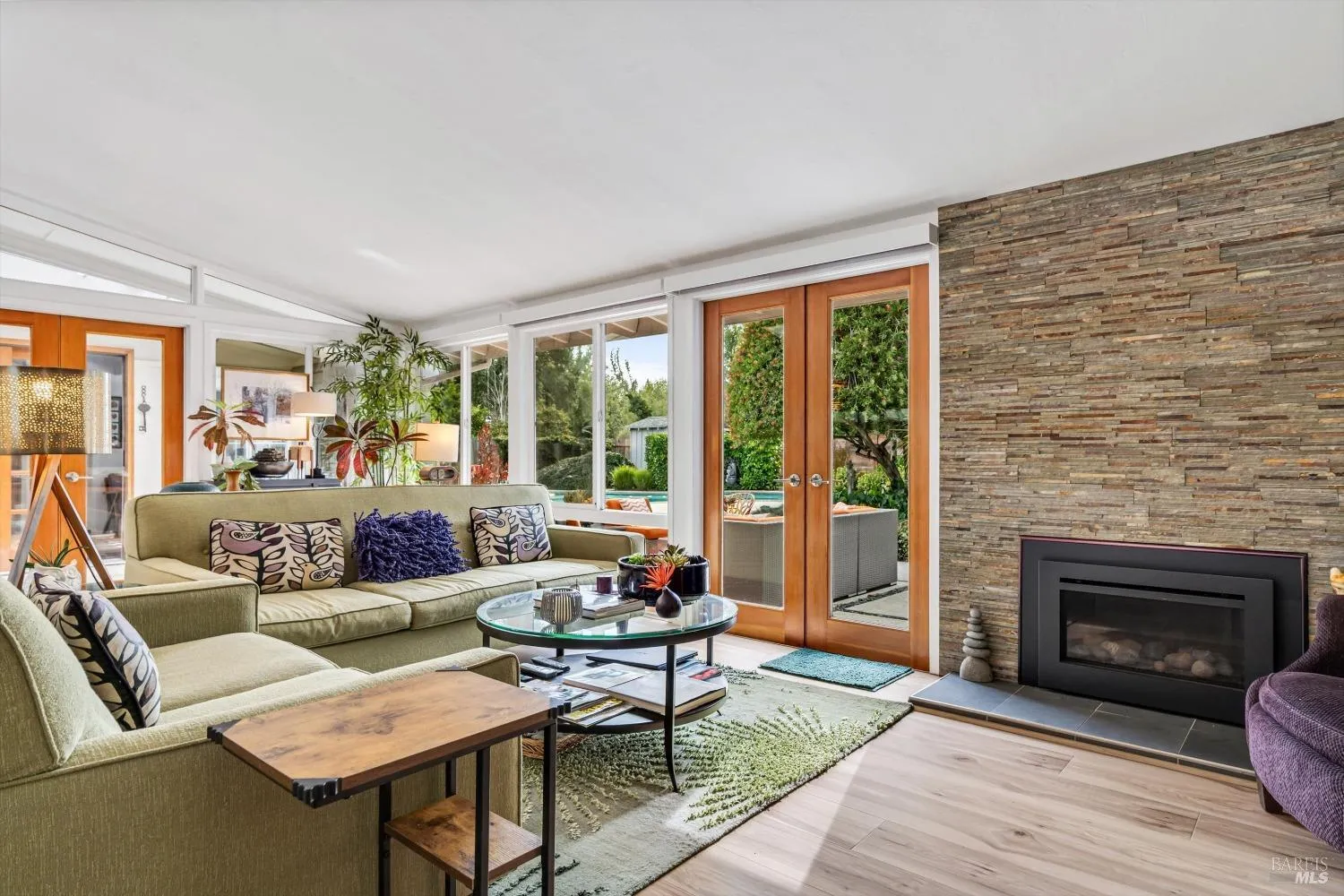 Napa, California 94558, United States, 3 Bedrooms Bedrooms, ,2 BathroomsBathrooms,Residential,Pending,238