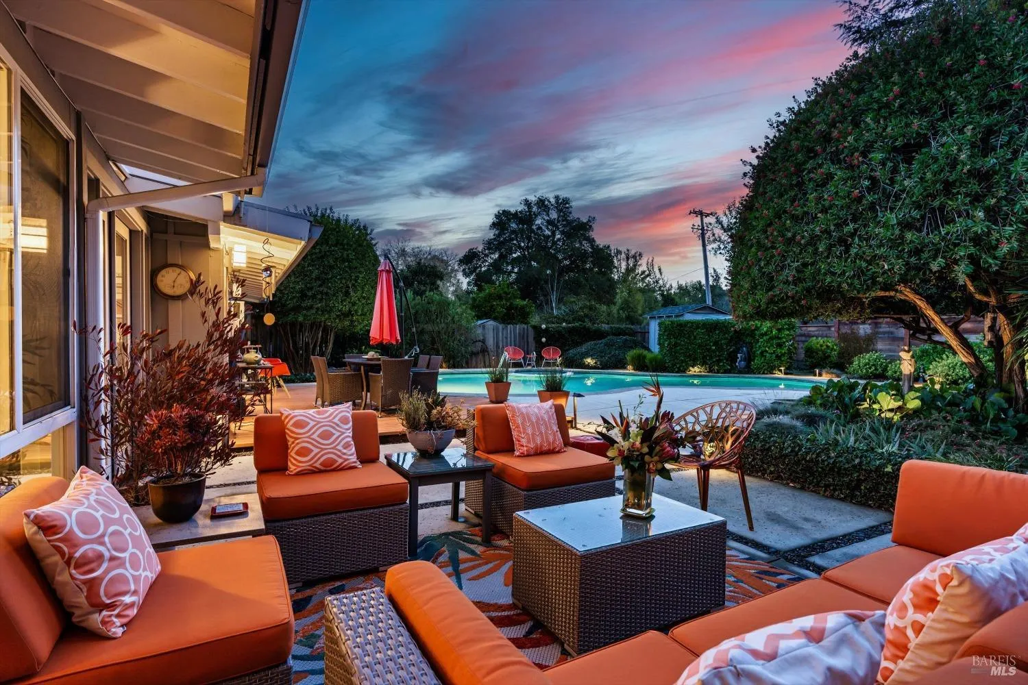 Napa, California 94558, United States, 3 Bedrooms Bedrooms, ,2 BathroomsBathrooms,Residential,Pending,238