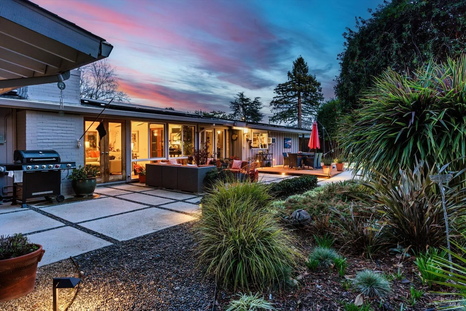 Napa, California 94558, United States, 3 Bedrooms Bedrooms, ,2 BathroomsBathrooms,Residential,Pending,238