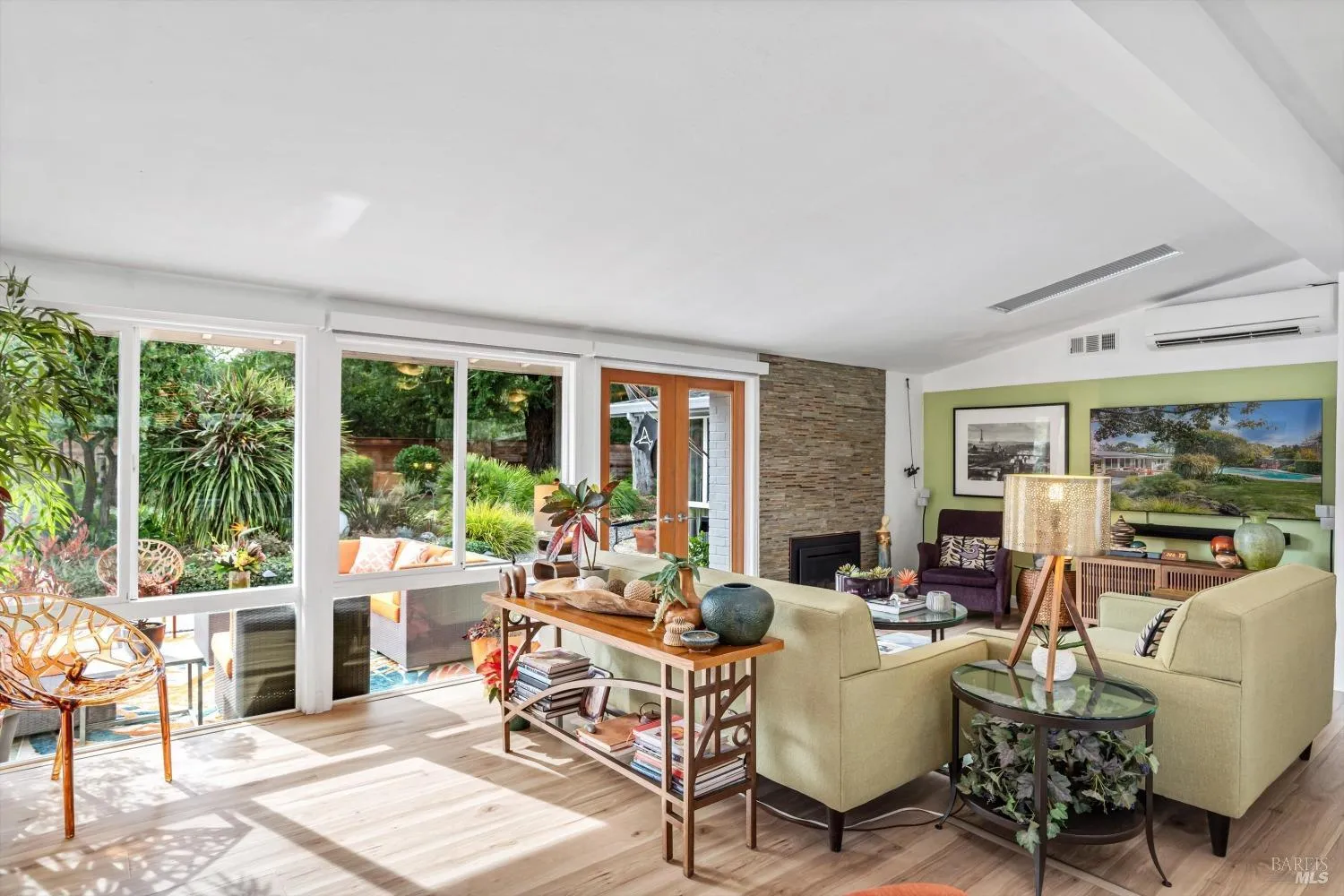 Napa, California 94558, United States, 3 Bedrooms Bedrooms, ,2 BathroomsBathrooms,Residential,Pending,238