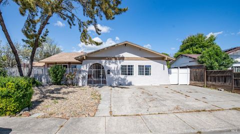 Photo of 2571 Sunrise Drive, Fairfield, CA 94533 (MLS # 325091479)
