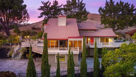 Photo of 66 Martinez Court, Novato, CA 94945 (MLS # 325095368)