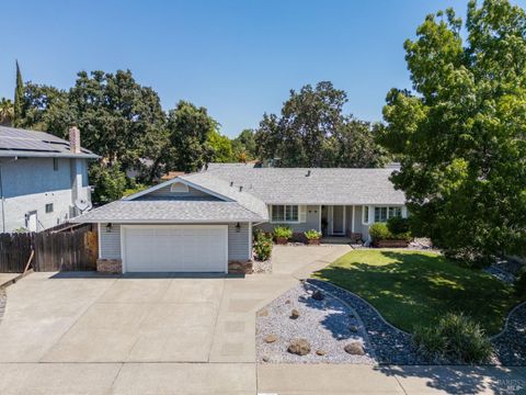 Photo of 185 Salinas Drive, Vacaville, CA 95688 (MLS # 325065424)