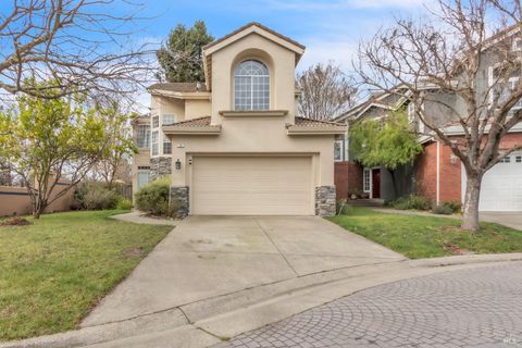 Photo of 16 Arrowhead Court, Petaluma, CA 94954 (MLS # 326014173)