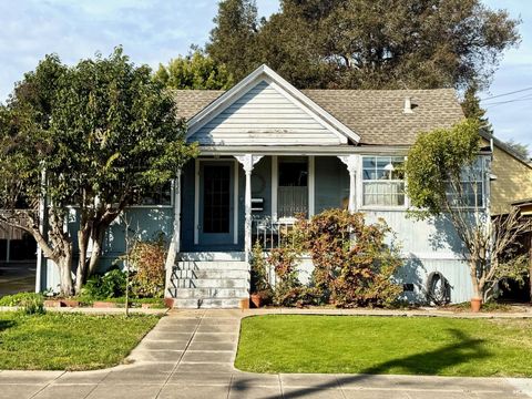 Photo of 618 E Street, Petaluma, CA 94952 (MLS # 326006846)