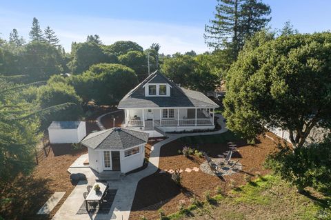 Photo of 1375 Gossage Avenue, Petaluma, CA 94952 (MLS # 326011813)