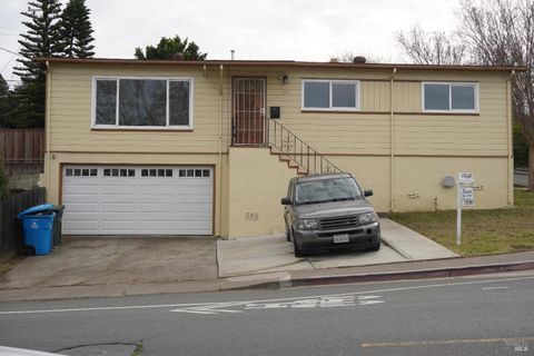 Photo of 1115 Sereno Drive, Vallejo, CA 94589 (MLS # 326003918)