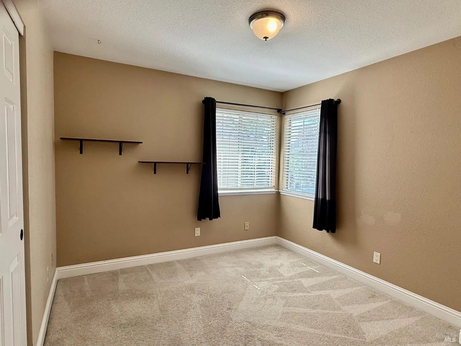 Santa Rosa, California 95403, United States, 4 Bedrooms Bedrooms, ,3 BathroomsBathrooms,Residential,Contingent,213880