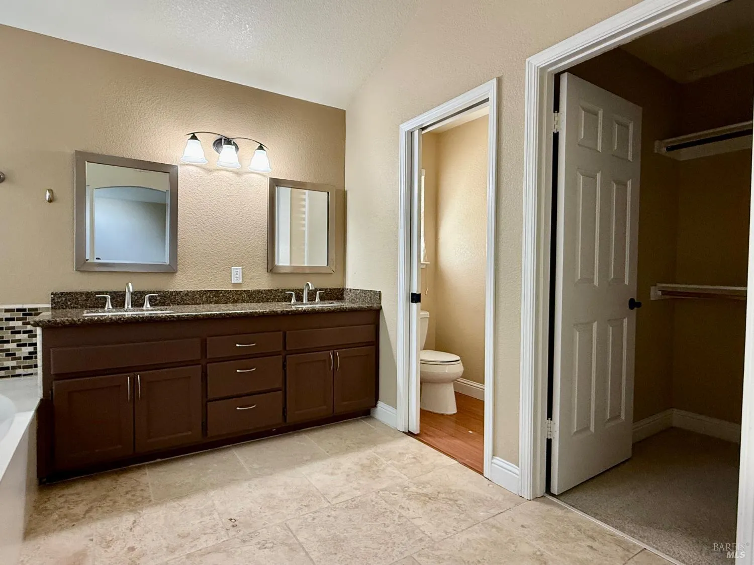 Santa Rosa, California 95403, United States, 4 Bedrooms Bedrooms, ,3 BathroomsBathrooms,Residential,Contingent,213880