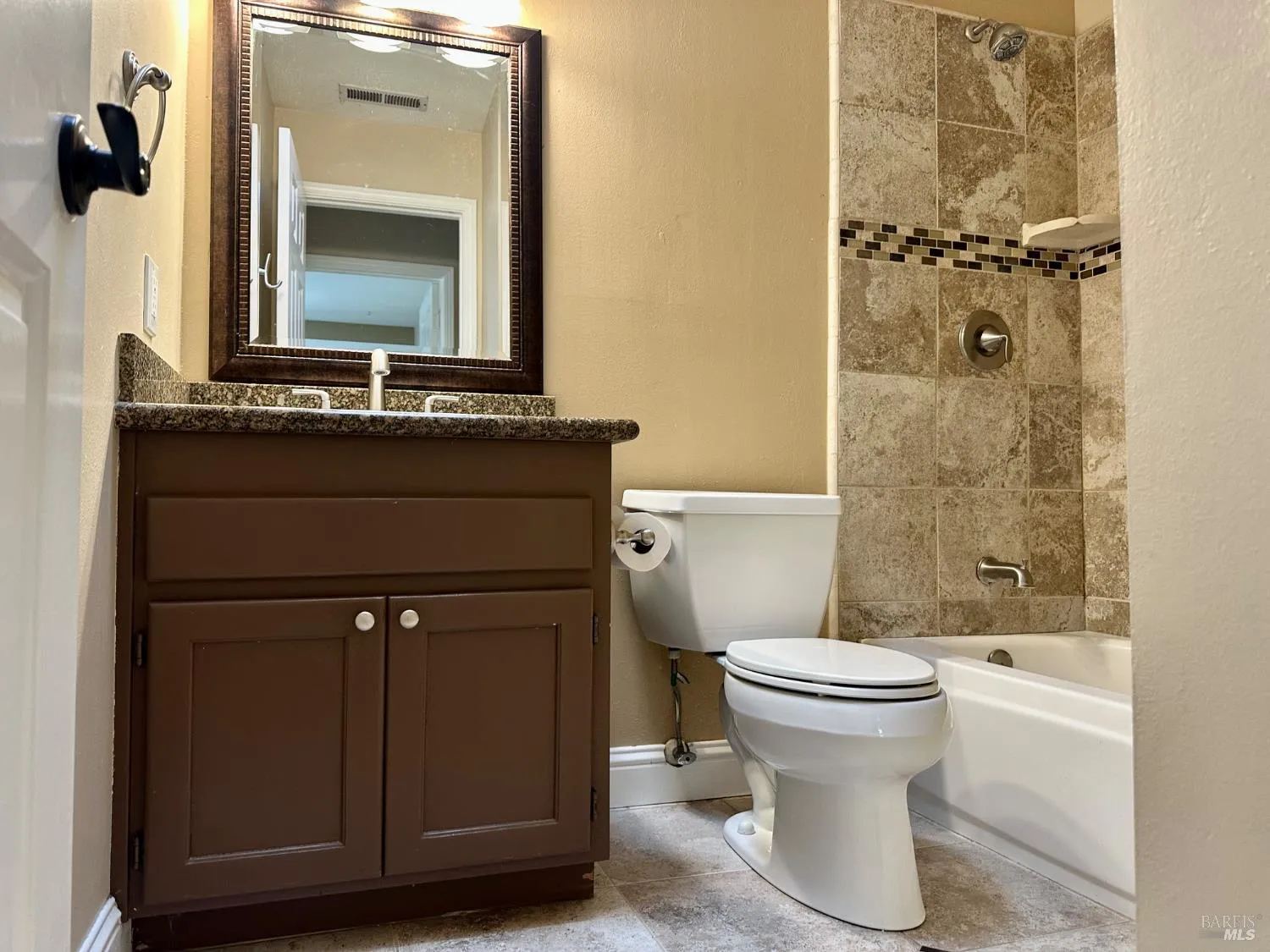 Santa Rosa, California 95403, United States, 4 Bedrooms Bedrooms, ,3 BathroomsBathrooms,Residential,Contingent,213880