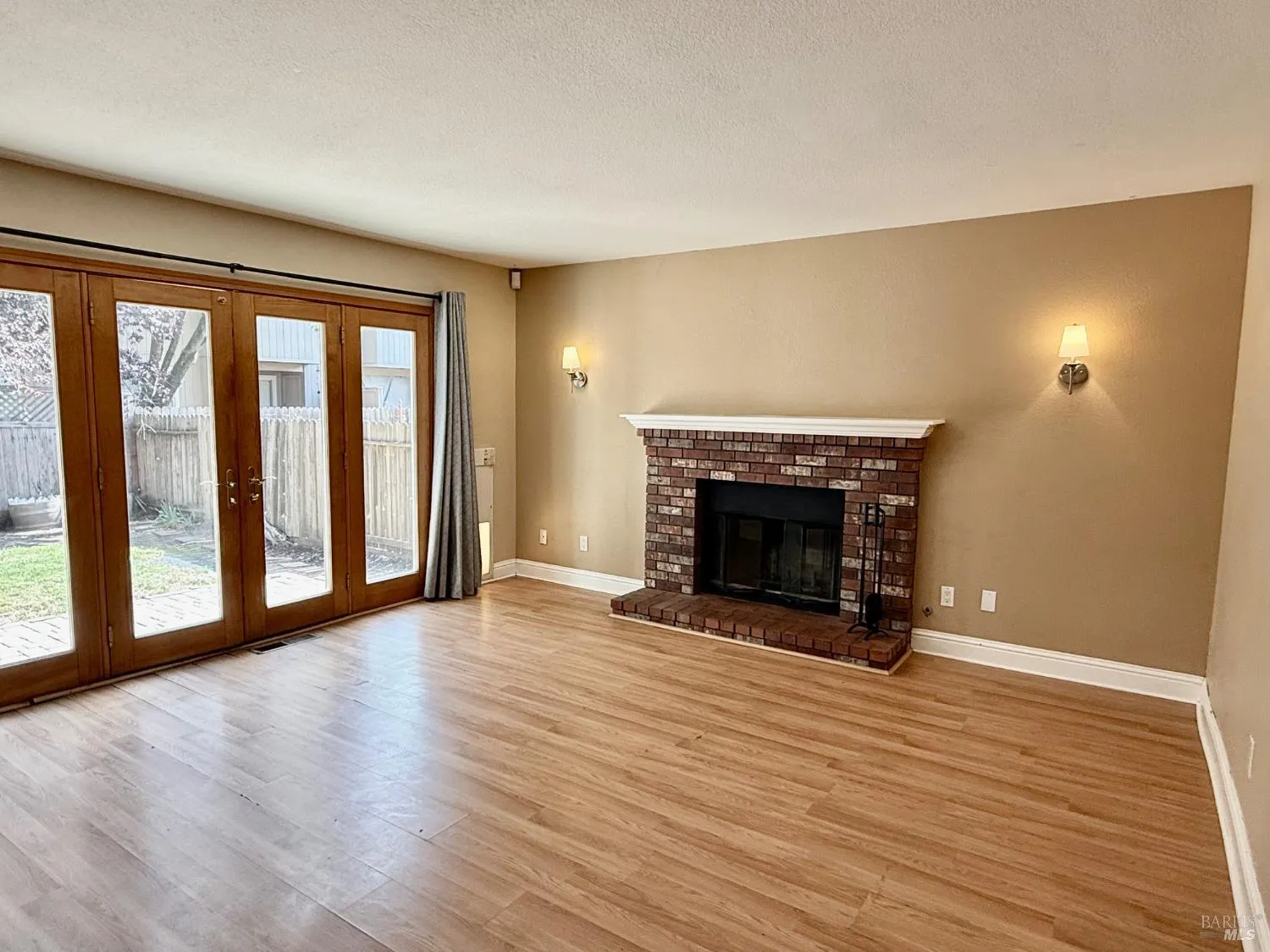 Santa Rosa, California 95403, United States, 4 Bedrooms Bedrooms, ,3 BathroomsBathrooms,Residential,Contingent,213880