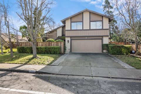 Photo of 902 Bolton Circle, Benicia, CA 94510 (MLS # 326014200)