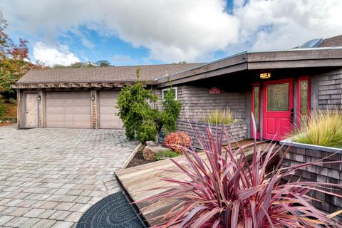 Photo of 10 Robinhood Drive, Novato, CA 94945 (MLS # 325099633)
