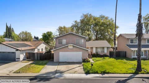 Photo of 206 Millbrook Way, Vacaville, CA 95687 (MLS # 326018577)