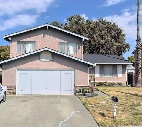 Photo of 206 Millbrook Way, Vacaville, CA 95687 (MLS # 326018577)