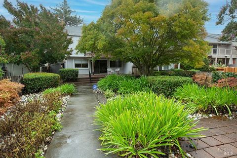 Photo of 824 Hudis Street, Rohnert Park, CA 94928 (MLS # 325087779)