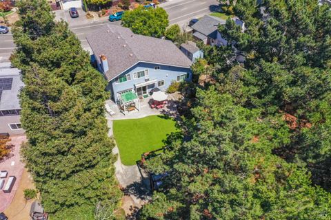 Photo of 921 Bolton Circle, Benicia, CA 94510 (MLS # 325075113)