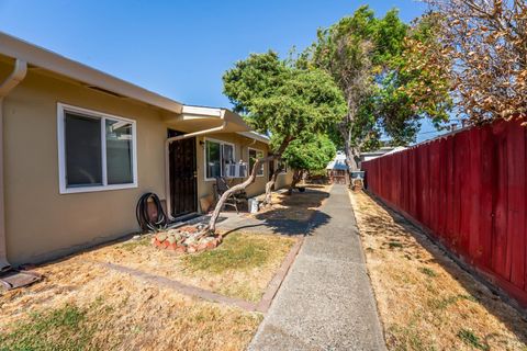 Photo of 728 Delaware Street, Fairfield, CA 94533 (MLS # 325086394)