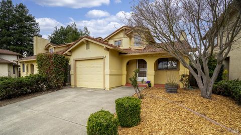 Photo of 965 Hacienda Circle, Rohnert Park, CA 94928 (MLS # 326012483)