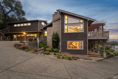 Photo of 2016 Park Vista Court, Santa Rosa, CA 95405 (MLS # 326005467)