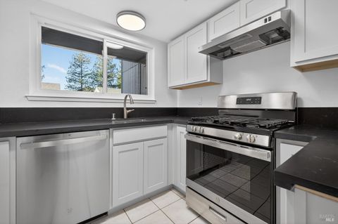 Photo of 305 Westmont Place, Santa Rosa, CA 95401 (MLS # 326011893)