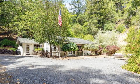 Photo of 1311 W Dry Creek Road, Healdsburg, CA 95448 (MLS # 325087290)