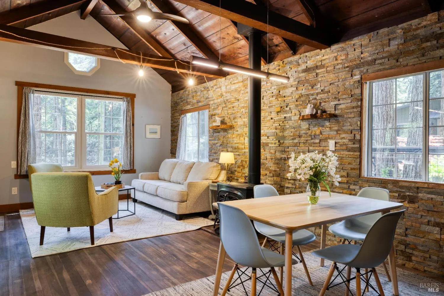 Guerneville, California 95446, United States, 2 Bedrooms Bedrooms, ,1 BathroomBathrooms,Residential,Active,122451