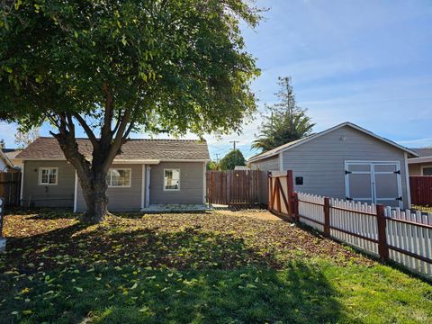 Photo of 519 Cordelia Street, Suisun City, CA 94585 (MLS # 325097791)
