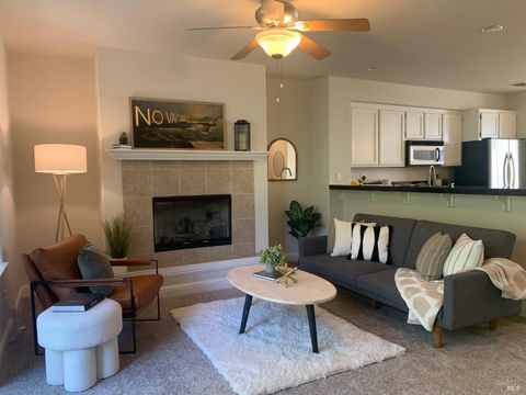 Photo of 538 Emily Rose Circle, Windsor, CA 95492 (MLS # 325078231)