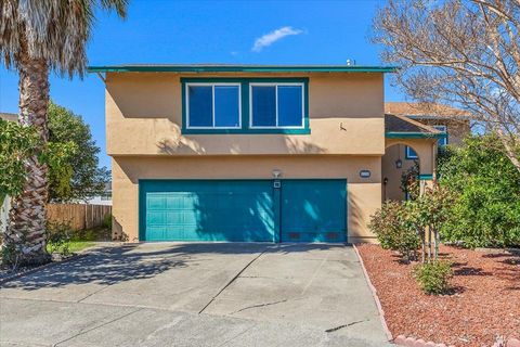 Photo of 800 Mckillop Court, Petaluma, CA 94954 (MLS # 326021405)