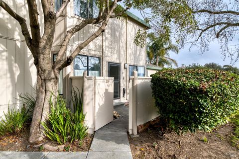 Photo of 29 Keel Court, San Rafael, CA 94903 (MLS # 326002267)