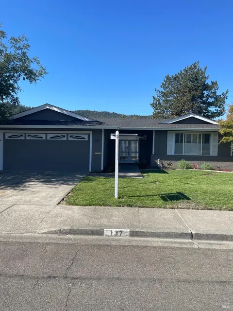 137 Valley Lakes Drive, Santa Rosa, CA 95409 - MLS#: 324077537