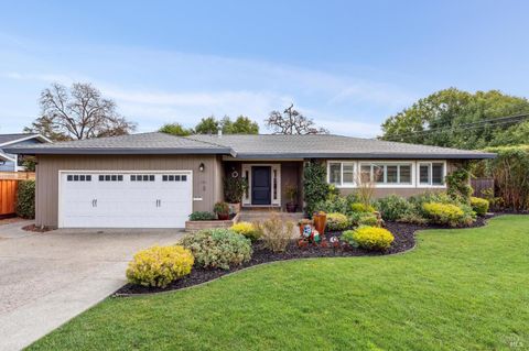 Photo of 2 Linda Court, Novato, CA 94947 (MLS # 326011456)