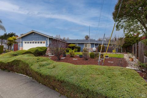 Photo of 533 Albert Way, Petaluma, CA 94954 (MLS # 325094757)