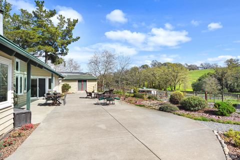 Photo of 11747 Creek Hollow Road, Healdsburg, CA 95448 (MLS # 325021224)