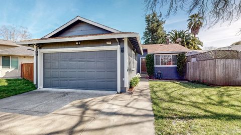 Photo of 2400 Copperfield Drive, Santa Rosa, CA 95401 (MLS # 326017601)