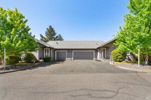 Photo of 431 University Street, Healdsburg, CA 95448 (MLS # 325091506)