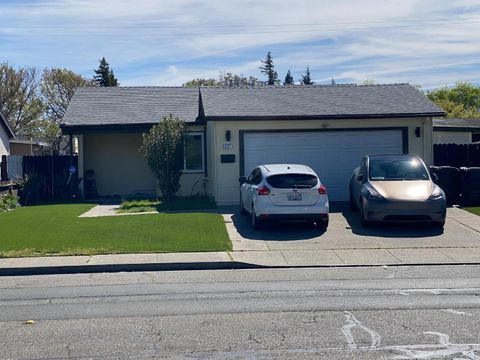 Photo of 937 Pacific Avenue, Fairfield, CA 94533 (MLS # 325025188)