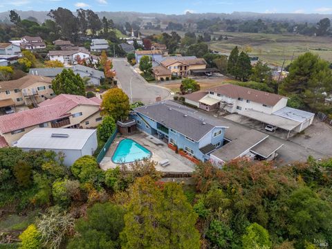 Photo of 150 Yorkshire Court, Vallejo, CA 94591 (MLS # 325093654)