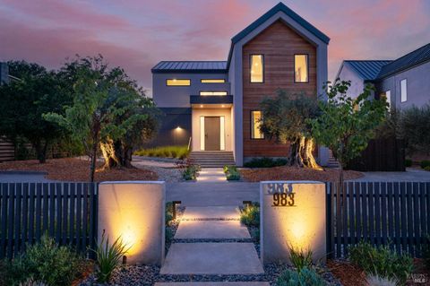 Photo of 983 Grove Street, Healdsburg, CA 95448 (MLS # 325090294)